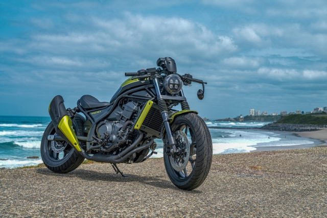 Dziesięć wersji Hondy Rebel na festiwal Wheels and Waves we Francji