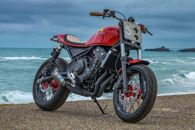 Dziesięć wersji Hondy Rebel na festiwal Wheels and Waves we Francji