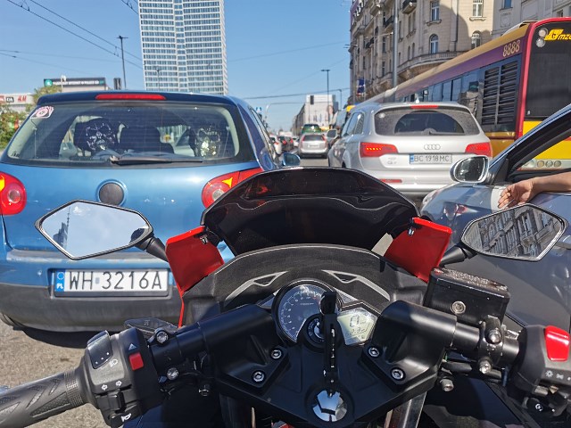 Dlaczego bagger jest idealnym motocyklem na miasto? Subiektywne spojrzenie właściciela Chieftaina [Felieton]