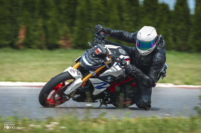 Por&oacute;wnanie naked&oacute;w BMW na Torze Ł&oacute;dź, czyli S 1000 R vs F 900 R vs BMW G 310 R – kt&oacute;ry motocykl okazał się najlepszy na torze?