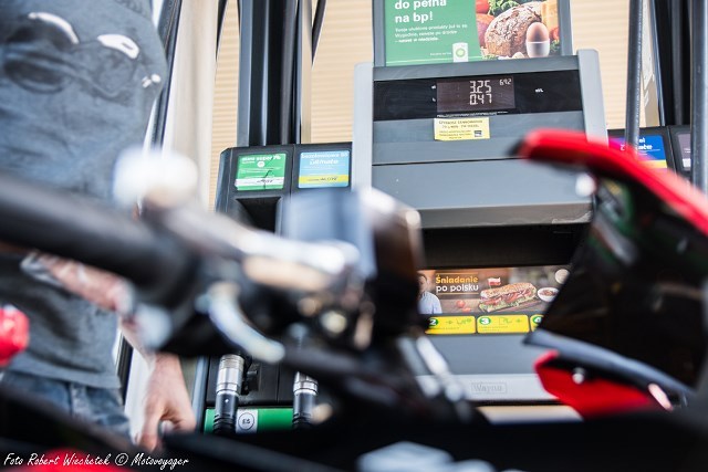 Najbardziej ekonomiczny pojazd? Por&oacute;wnaliśmy spalanie motocykla 650, 125, skutera 50 oraz samochodu suv
