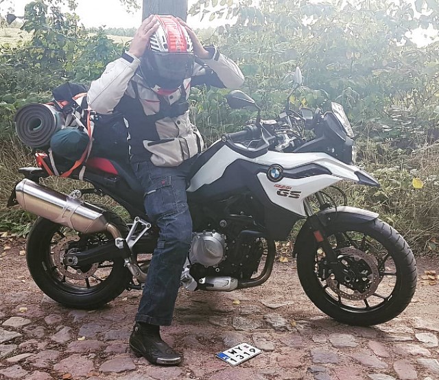 Jak zamontować tablicę rejestracyjną w motocyklu, aby jej nie zgubić? Prosto, darmowo, skutecznie