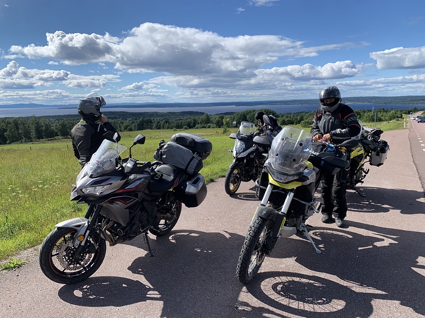 Czysta użyteczność! Pięć praktycznych prezent&oacute;w dla motocyklowego turysty [poradnik, co kupić]