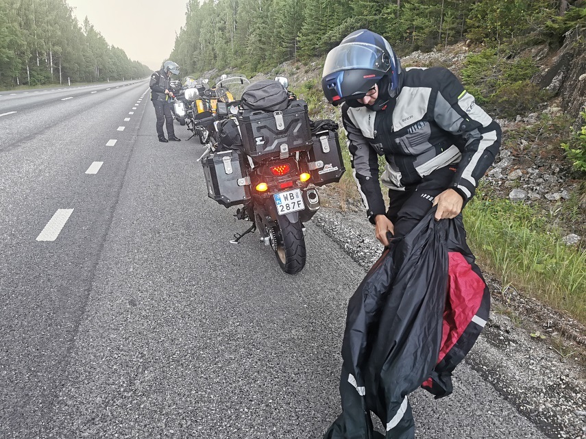 Motocyklowa persona non grata. Jak stać się najmniej lubianym uczestnikiem wyjazdu i szybko z niego wylecieć? [antyporadnik, turystyka]