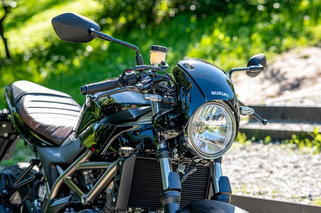Suzuki SV650X – retro klasyk według nietuzinkowej recepty [TEST, WADY, ZALETY, GALERIA, DANE TECHNICZNE]