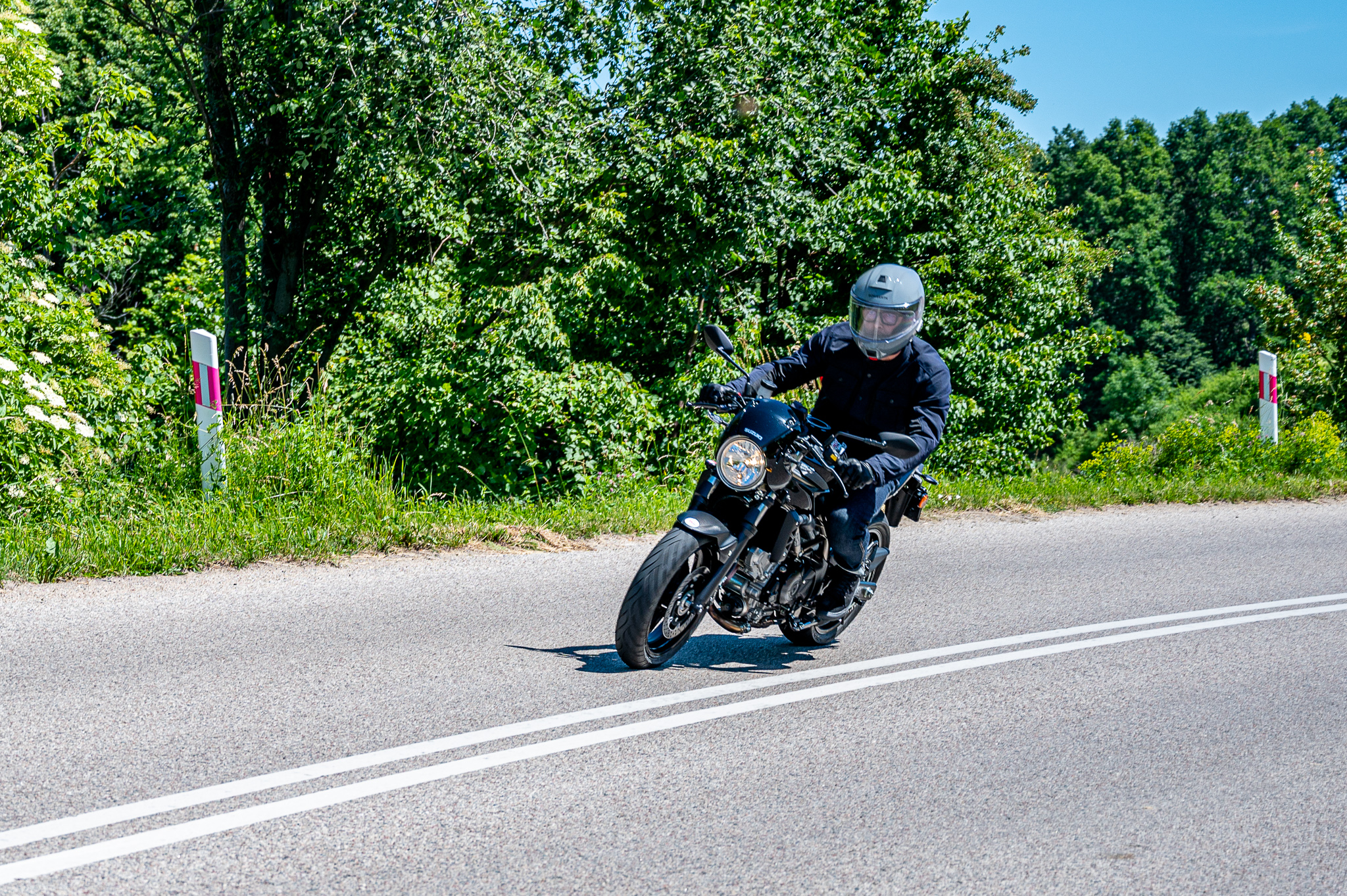 Pr&oacute;ba nerw&oacute;w. Jak, gdzie i kiedy kupować używany motocykl w Polsce? Poradnik dla początkujących, co kupić do 10000 zł