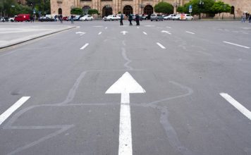 znaki-drogowe-na-jezdni-MV_GlowneZdjecie-W855Q95