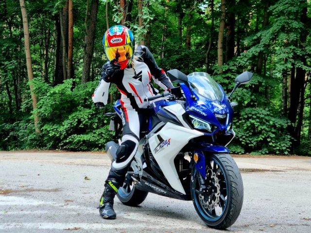 Jaki motocykl, skuter 125 dla wysokich? Ranking pojazdów dla wysokiego motocyklisty – nawet ponad 190 cm wzrostu