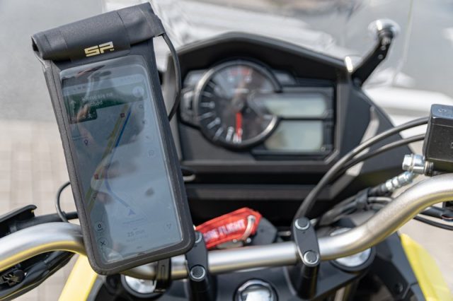 Uniwersalne etui na telefon firmy SP Connect – przyjaciel motocyklowego podr&oacute;żnika