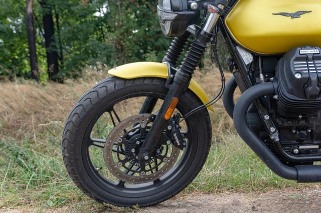 Moto Guzzi V7 Stone 850 &ndash; włoski motocykl uniwersalny [test, opinia, recenzja, spalanie, dane techniczne]