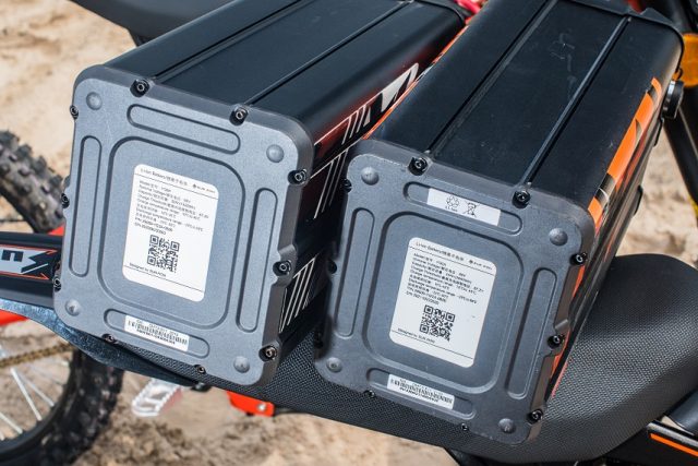 Nowy, lepszy, bardziej motocyklowy – SurRon Light Bee [r&oacute;żnice między modelami 2021 i 2022]