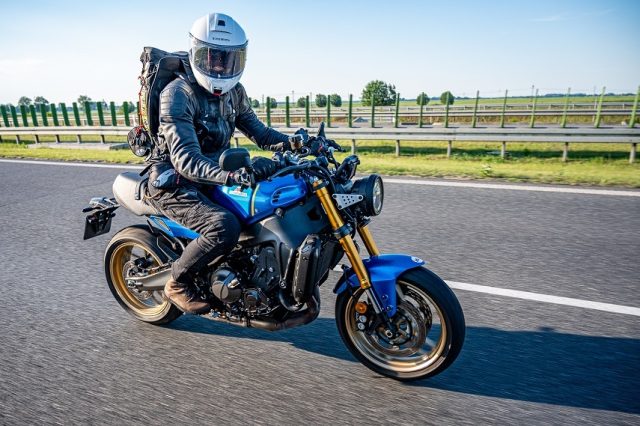 Yamaha XSR900 2022 – klasycznie sportowy, japoński naked [TEST, DANE TECHNICZNE, OPINIA, WADY, ZALETY]