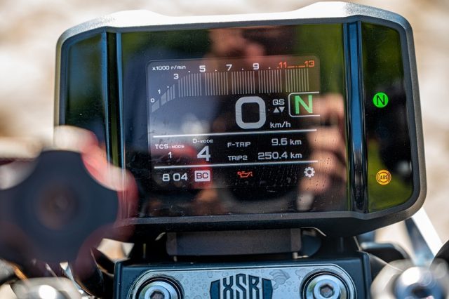 Yamaha XSR900 2022 – klasycznie sportowy, japoński naked [TEST, DANE TECHNICZNE, OPINIA, WADY, ZALETY]