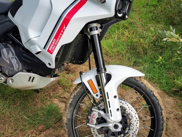 Ducati DesertX 2022- testujemy bolońskiego dualsporta, czyli turystyczne enduro w offroadzie [dane techniczne, cena, wady, zalety]