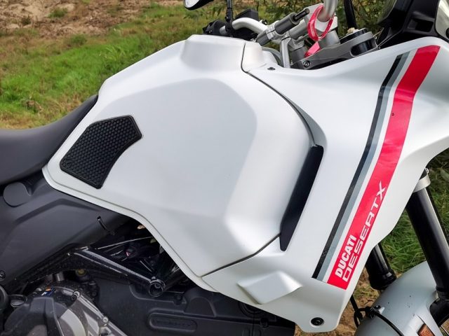 Ducati DesertX 2022- testujemy bolońskiego dualsporta, czyli turystyczne enduro w offroadzie [dane techniczne, cena, wady, zalety]