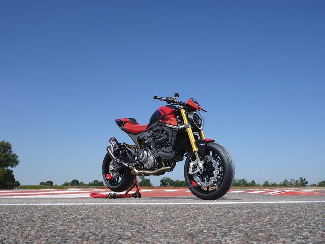 Ducati Monster SP nowość 2023 – jeszcze bardziej sportowy, dający jeszcze więcej frajdy [dane techniczne, cena]