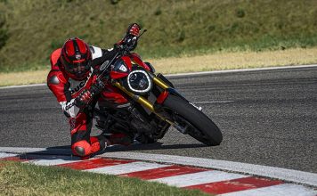 MY23_Ducati_Monster_SP _65__UC426713_Low-MV_GlowneZdjecie-W855Q95