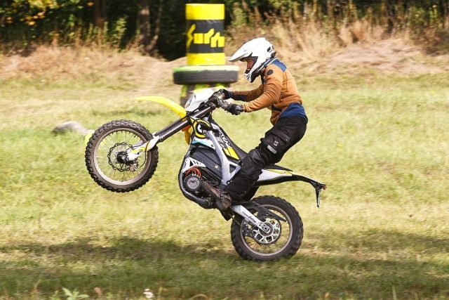 Spotkanie właścicieli SurRon&oacute;w, czyli najcichszy zlot pojazd&oacute;w enduro na jakim byłem