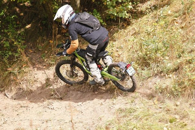 Spotkanie właścicieli SurRon&oacute;w, czyli najcichszy zlot pojazd&oacute;w enduro na jakim byłem