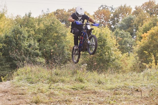 Spotkanie właścicieli SurRon&oacute;w, czyli najcichszy zlot pojazd&oacute;w enduro na jakim byłem