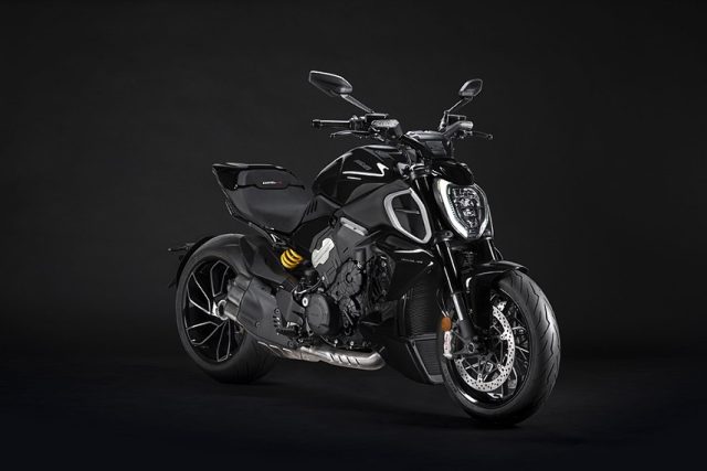 Nowe Ducati Diavel na rok 2023 otrzymuje silnik V4 Granturismo znany z Multistrady V4… [dane techniczne, cena]