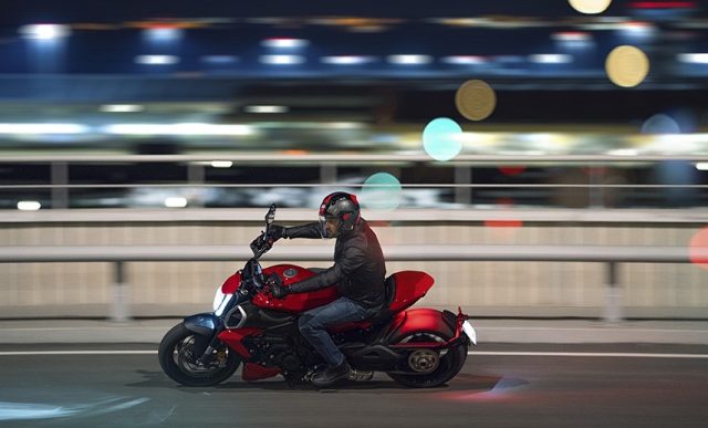 Nowe Ducati Diavel na rok 2023 otrzymuje silnik V4 Granturismo znany z Multistrady V4… [dane techniczne, cena]