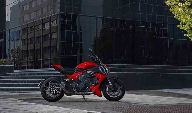 Nowe Ducati Diavel na rok 2023 otrzymuje silnik V4 Granturismo znany z Multistrady V4… [dane techniczne, cena]