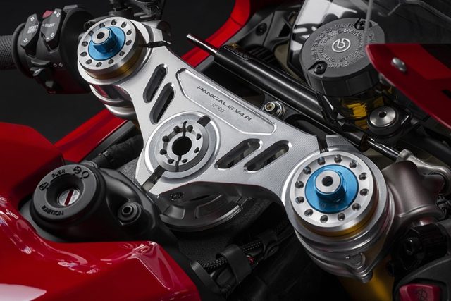 Nowe Ducati Panigale V4 R 2023 – ponad 240 KM w konfiguracji torowej [dane techniczne, waga, masa, cena]