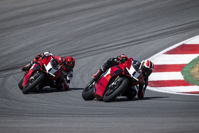 Nowe Ducati Panigale V4 R 2023 – ponad 240 KM w konfiguracji torowej [dane techniczne, waga, masa, cena]