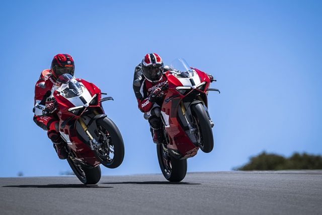Nowe Ducati Panigale V4 R 2023 – ponad 240 KM w konfiguracji torowej [dane techniczne, waga, masa, cena]