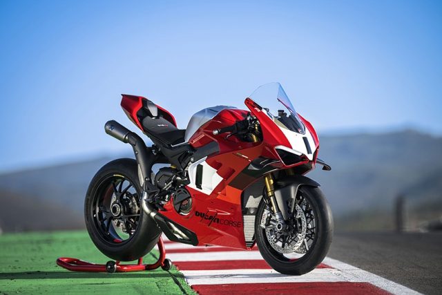 Nowe Ducati Panigale V4 R 2023 – ponad 240 KM w konfiguracji torowej [dane techniczne, waga, masa, cena]