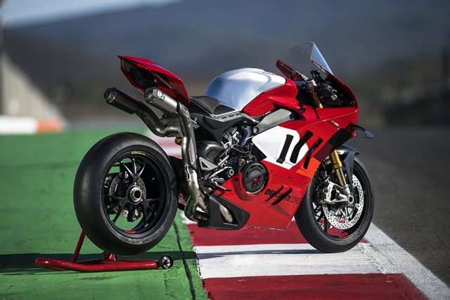 Nowe Ducati Panigale V4 R 2023 – ponad 240 KM w konfiguracji torowej [dane techniczne, waga, masa, cena]