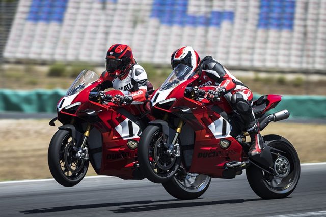 Nowe Ducati Panigale V4 R 2023 – ponad 240 KM w konfiguracji torowej [dane techniczne, waga, masa, cena]
