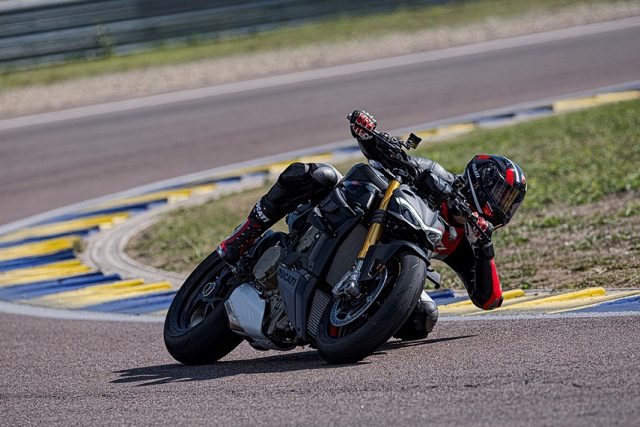 Ducati Streetfighter V4 i V4 SP2 – ewolucja na rok 2023 [dane techniczne, cena, masa, moc, video]