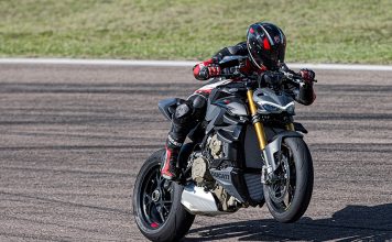 MY23_Ducati_Streetfighter_V4S _201__UC445889_Low-MV_GlowneZdjecie-W855Q95