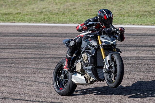 Ducati Streetfighter V4 i V4 SP2 – ewolucja na rok 2023 [dane techniczne, cena, masa, moc, video]