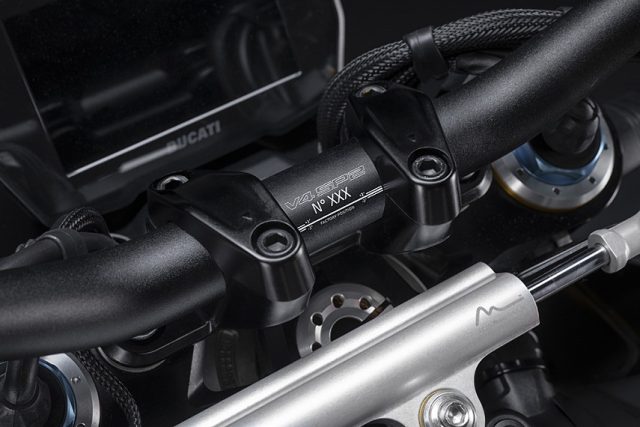 Ducati Streetfighter V4 i V4 SP2 – ewolucja na rok 2023 [dane techniczne, cena, masa, moc, video]