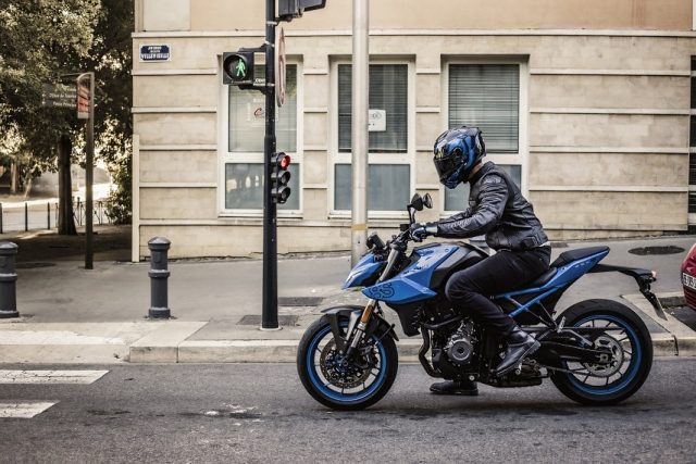 Suzuki GSX-8S nowość 2023 &ndash; nowy japoński naked pojemności 800 cm3 [dane techniczne, cena, waga, moc]