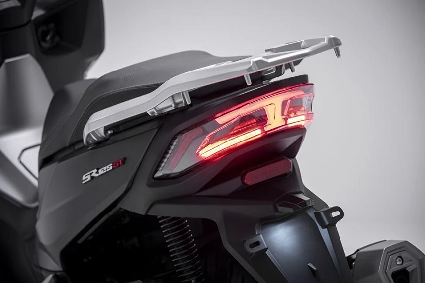 Czy wolno montować dodatkowe oświetlenie motocykla? Jak projektuje się reflektory i światła do jazdy dziennej [przepisy, led, tuning]