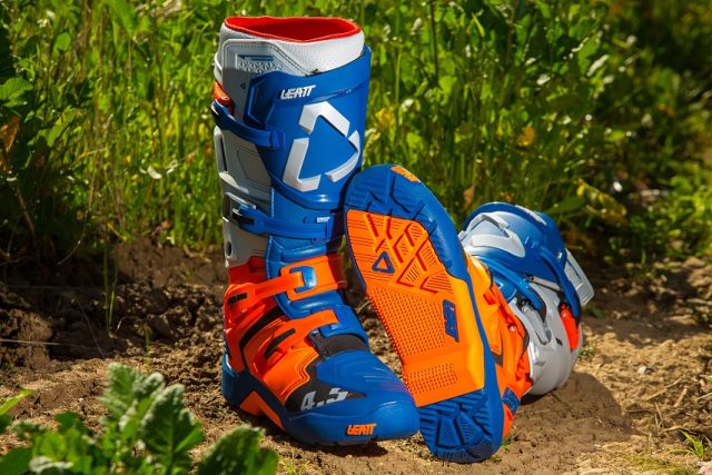 Leatt 3,5, 4,5, a może 5,5 – jakie buty z zawiasem wybrać na motocykl cross lub enduro? [ranking, zestawienie, por&oacute;wnanie]