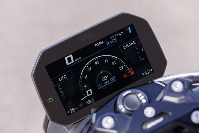 BMW M 1000 R nowość 2023 – kr&oacute;l hypernaked&oacute;w może być tylko jeden! [test, dane techniczne, cena, waga]