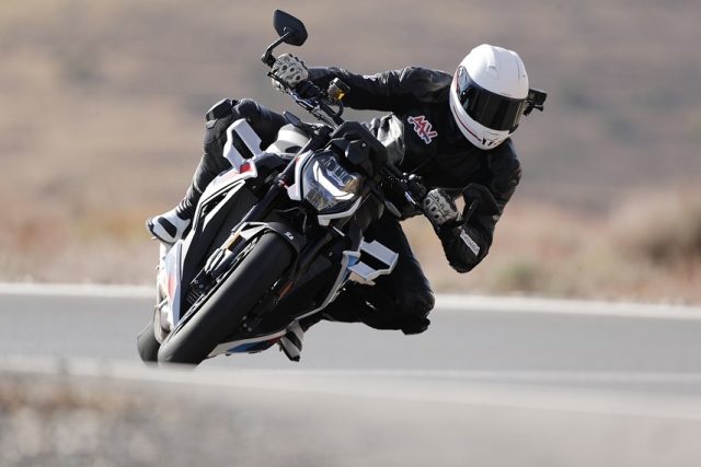 BMW M 1000 R nowość 2023 – kr&oacute;l hypernaked&oacute;w może być tylko jeden! [test, dane techniczne, cena, waga]