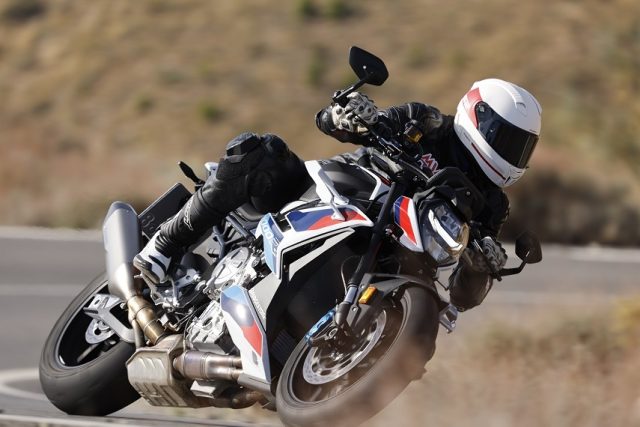 BMW M 1000 R nowość 2023 – kr&oacute;l hypernaked&oacute;w może być tylko jeden! [test, dane techniczne, cena, waga]