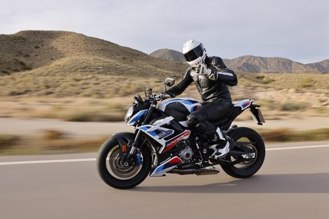 BMW M 1000 R nowość 2023 – kr&oacute;l hypernaked&oacute;w może być tylko jeden! [test, dane techniczne, cena, waga]