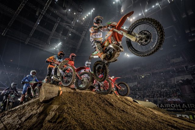 Po 3 latach przerwy Mistrzostwa Świata SuperEnduro wr&oacute;ciły do Krakowa! Co to był za show!