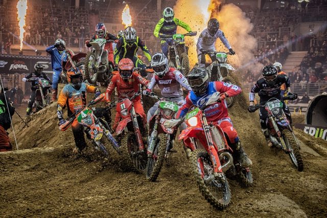 Po 3 latach przerwy Mistrzostwa Świata SuperEnduro wr&oacute;ciły do Krakowa! Co to był za show!