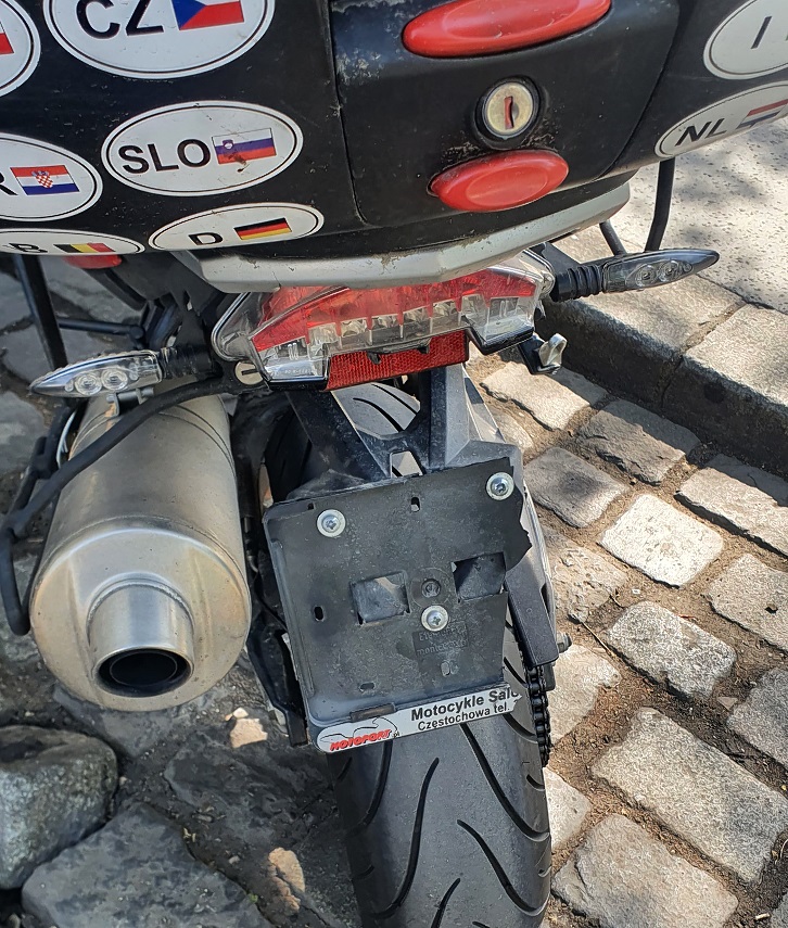 Elektroniczna tablica rejestracyjna na motocyklu &ndash; tego nie podegniesz!