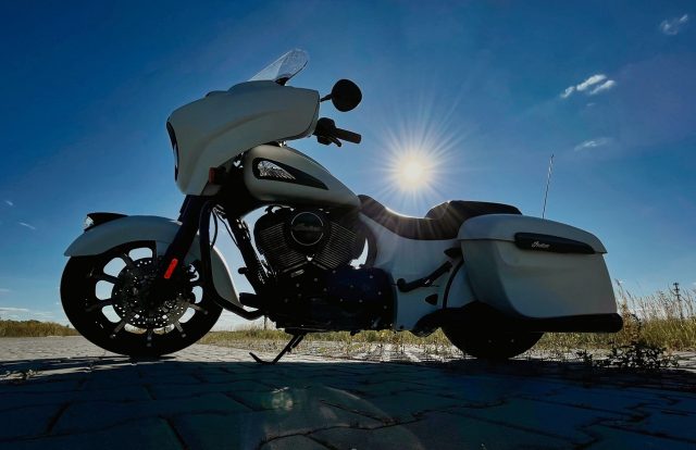 Dlaczego bagger jest idealnym motocyklem na miasto? Subiektywne spojrzenie właściciela Chieftaina [Felieton]