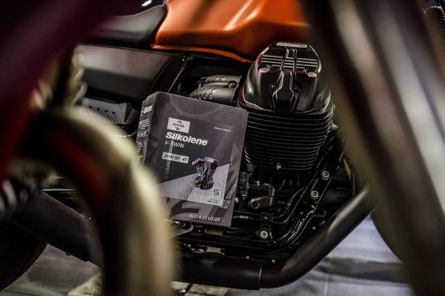 Lepkość oleju w silniku motocyklowym – jak czytać, jak dobrać, jaką klasę wybrać?