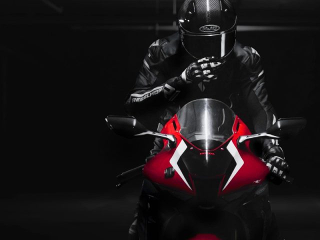 Rebelhorn Fighter &ndash; motocyklowy kombinezon sk&oacute;rzany na miasto i na tor